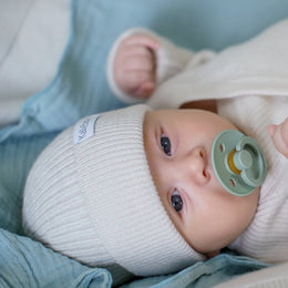 Keep your baby warm and comfortable with our ribbed knit hat, crafted from 100% RWS certified merino wool. Naturally soft, breathable, and gentle on delicate skin, this timeless baby hat is a sustainable essential for everyday wear.