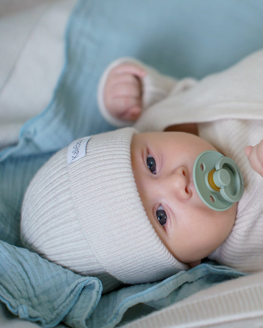 Keep your baby warm and comfortable with our ribbed knit hat, crafted from 100% RWS certified merino wool. Naturally soft, breathable, and gentle on delicate skin, this timeless baby hat is a sustainable essential for everyday wear.