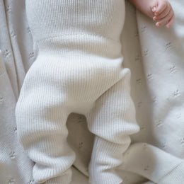 Comfortable ribbed knit pants made from 100% RWS certified merino wool. Soft, stretchy, and breathable, these sustainable baby pants provide warmth without overheating, allowing little ones to move freely every day.