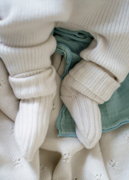 Soft ribbed knit socks made from 100% RWS certified merino wool. These sustainable baby socks gently hug little feet, regulating temperature naturally and providing all-day comfort.