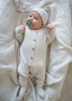 Soft ribbed knit socks made from 100% RWS certified merino wool. These sustainable baby socks gently hug little feet, regulating temperature naturally and providing all-day comfort.