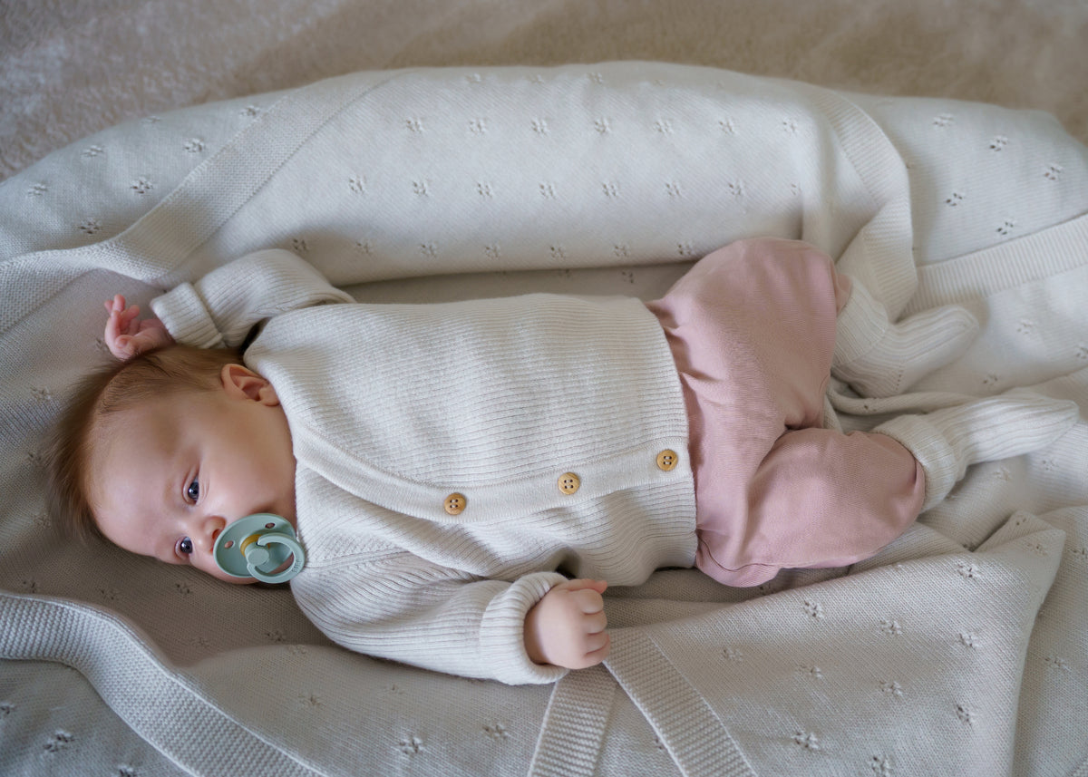 Soft ribbed knit socks made from 100% RWS certified merino wool. These sustainable baby socks gently hug little feet, regulating temperature naturally and providing all-day comfort.