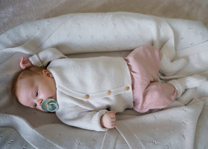 Soft ribbed knit socks made from 100% RWS certified merino wool. These sustainable baby socks gently hug little feet, regulating temperature naturally and providing all-day comfort.
